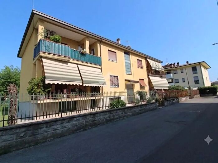 Appartamento trilocale in vendita in Via Torricelli, Arcore