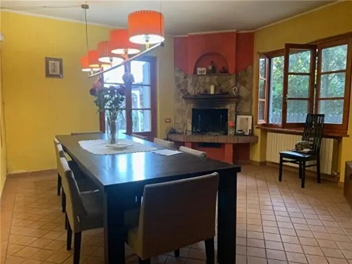 Casa con 8 locali in vendita in Empoli