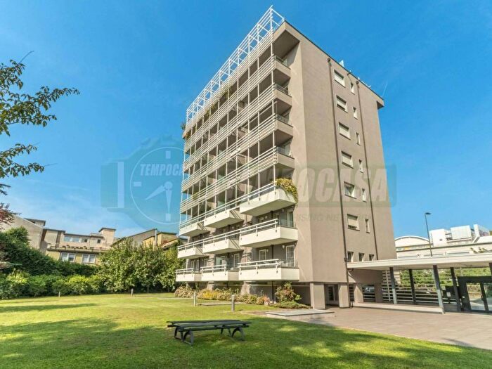 Appartamento trilocale in affitto in Navigli Darsena, Milano