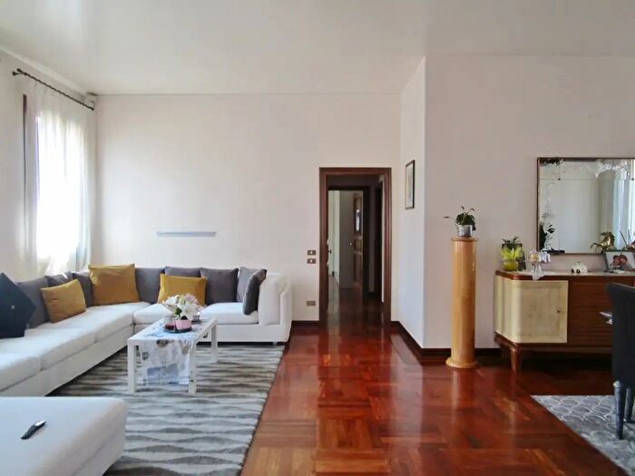 Appartamento con 5 locali in affitto in Piazza Aracoeli, Vicenza