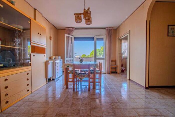 Appartamento trilocale in vendita in Via delle Dalie, Lesina