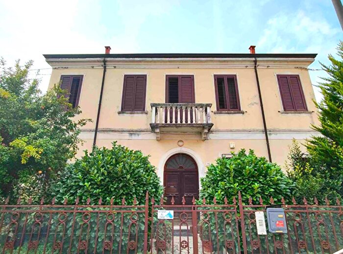 Casa con 11 locali in vendita in Via Alessandro Volta, Copparo