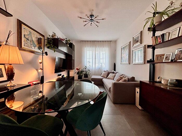 Appartamento trilocale in affitto in Via Chioggia, Turro, Milano