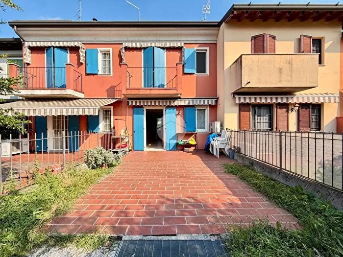 Casa trilocale in vendita in Piazza San Siro, Castel Mella
