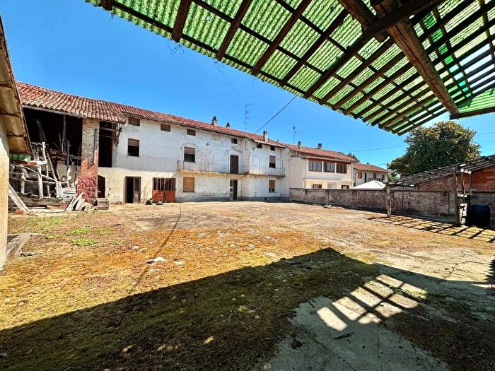 Casa con 5 locali in vendita in Strada Provinciale di Granozzo Novara, Novara