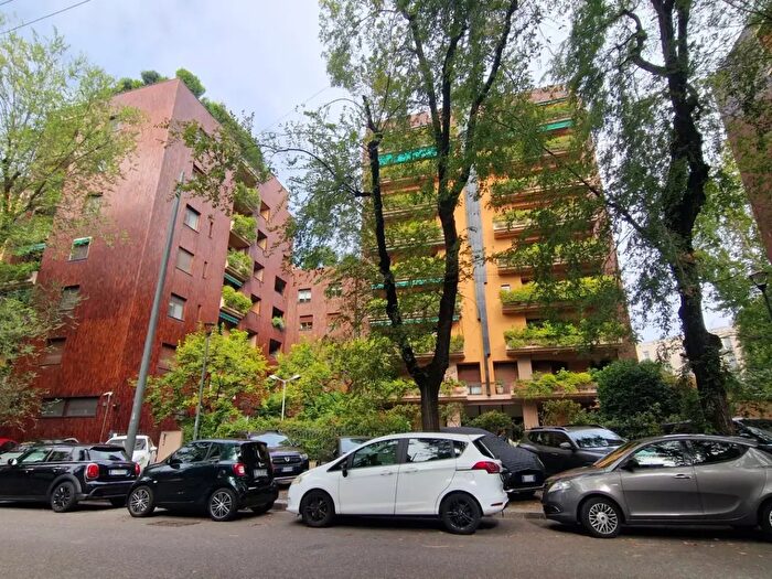 Appartamento con 7 locali in affitto in Via Tiziano, Milano