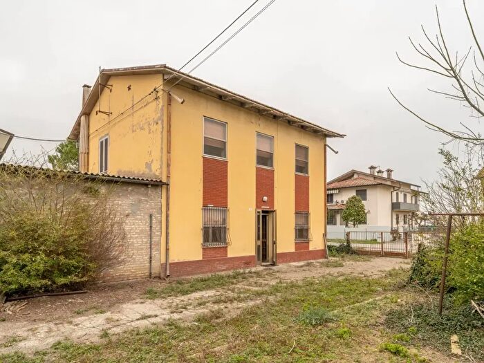 Casa con 5 locali in vendita in Strada Antica Violaro, Ravenna