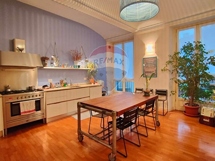 Appartamento con 8 locali in vendita in Via Pietro Micca, Torino