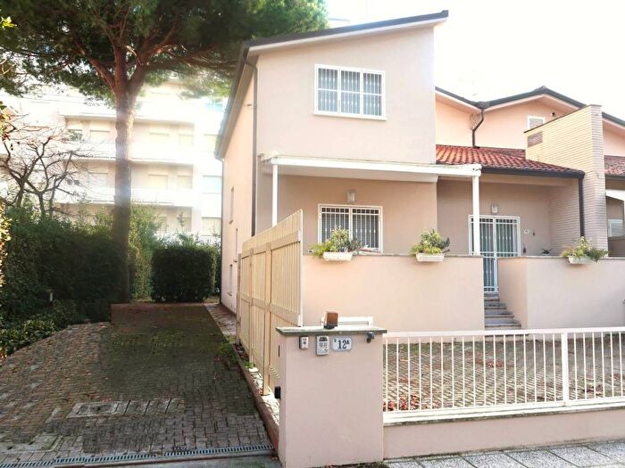 Casa con 5 locali in affitto in Viale Arturo Toscanini, Mare, Cervia