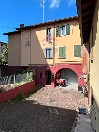 Casa con 9 locali in vendita in Reggio Emilia