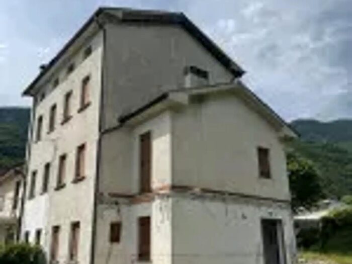 Casa con 6 locali in vendita in Via Trementina, Vittorio Veneto