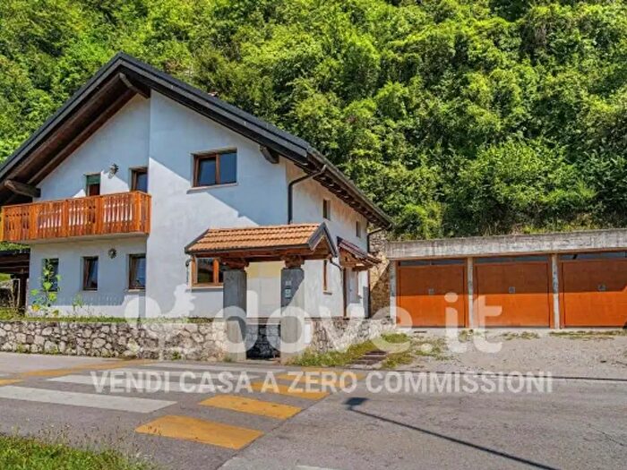 Casa con 5 locali in vendita in Via Case al Lago, Sospirolo