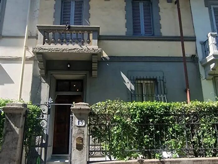 Casa con 8 locali in affitto in Firenze