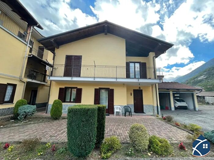 Casa quadrilocale in vendita in Pomaretto Via Carlo Alberto, Pomaretto