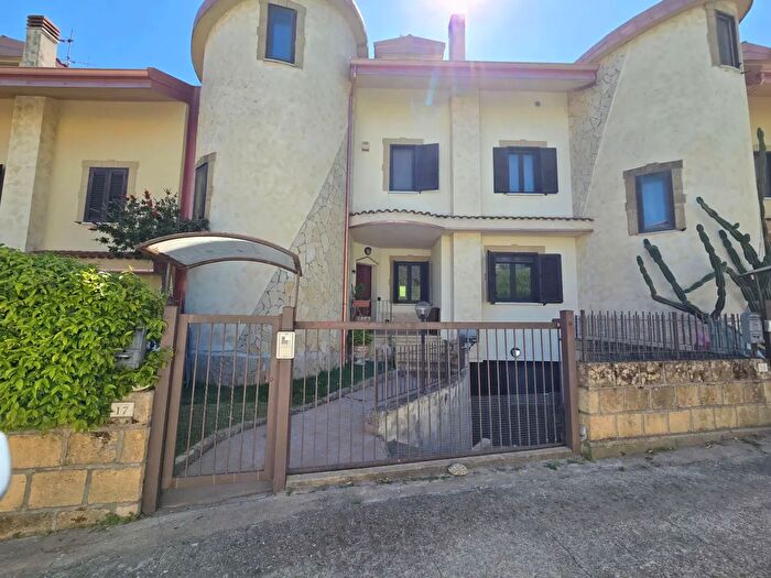 Casa con 6 locali in vendita in Via S Pio da Pietrelcina, Settingiano