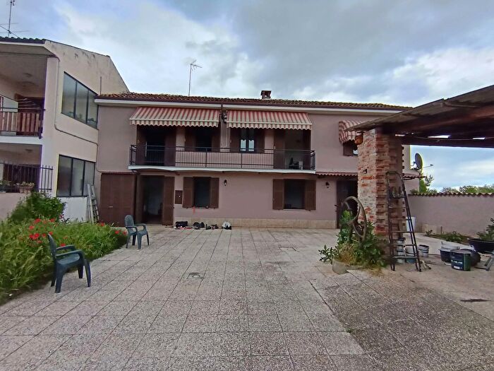 Casa con 6 locali in vendita in Cacciabue, Quattordio