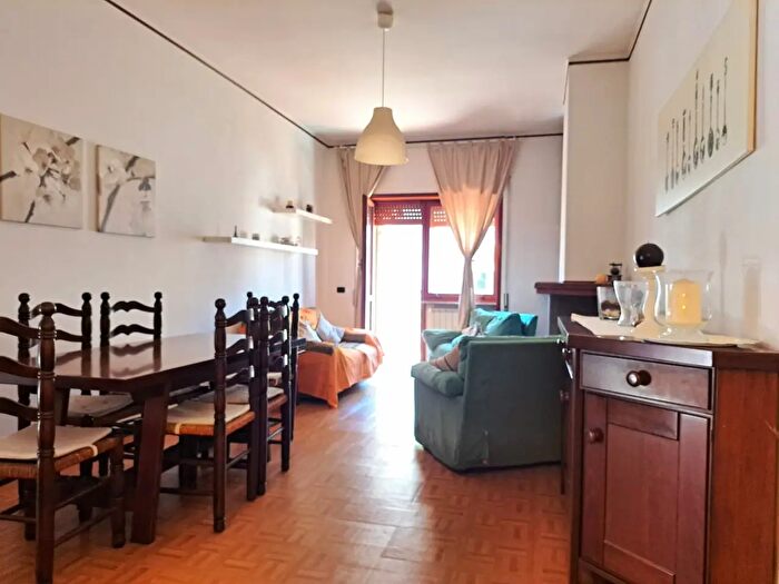 Appartamento trilocale in vendita in Via Mar Giallo, Roma