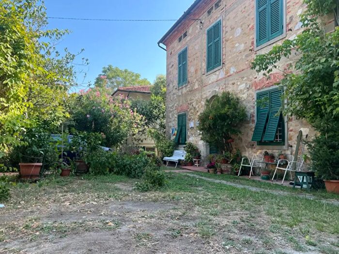 Casa con 8 locali in vendita in Capannori