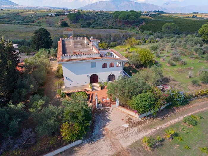 Casa con 10 locali in vendita in Contrada Bosco Falconeria Snc, Partinico