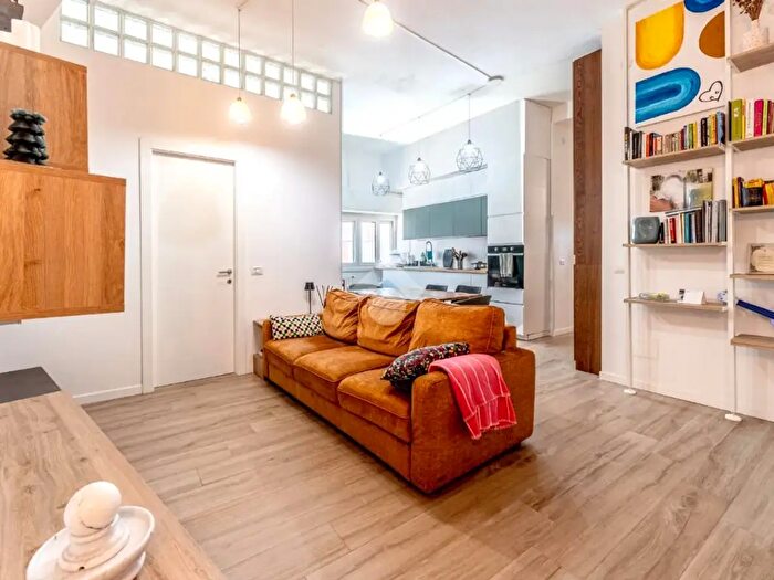 Appartamento trilocale in vendita in Via Carlo Imbonati, Milano