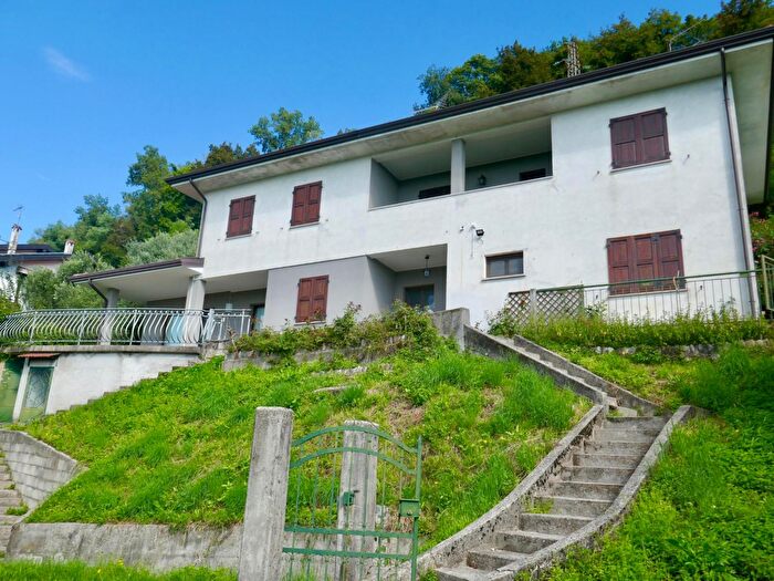Casa con 6 locali in vendita in Castelnovo Del Friuli