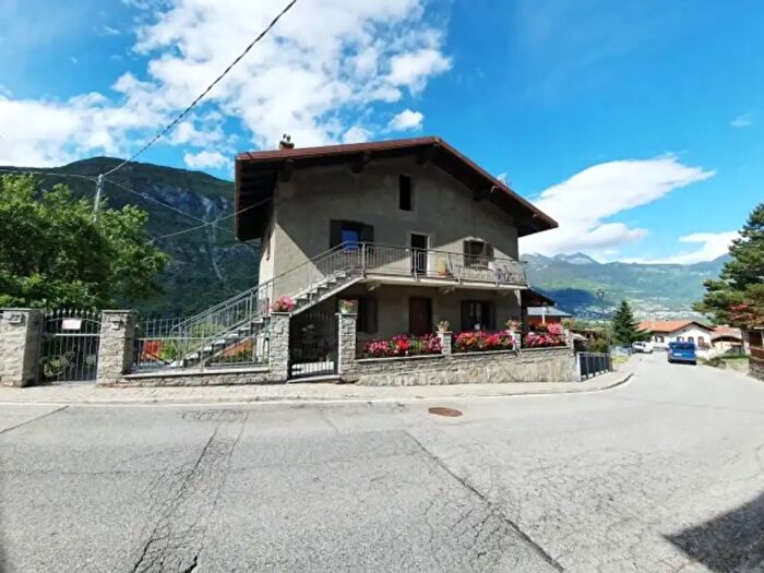 Appartamento trilocale in vendita in Frazione Banchet, Pontey