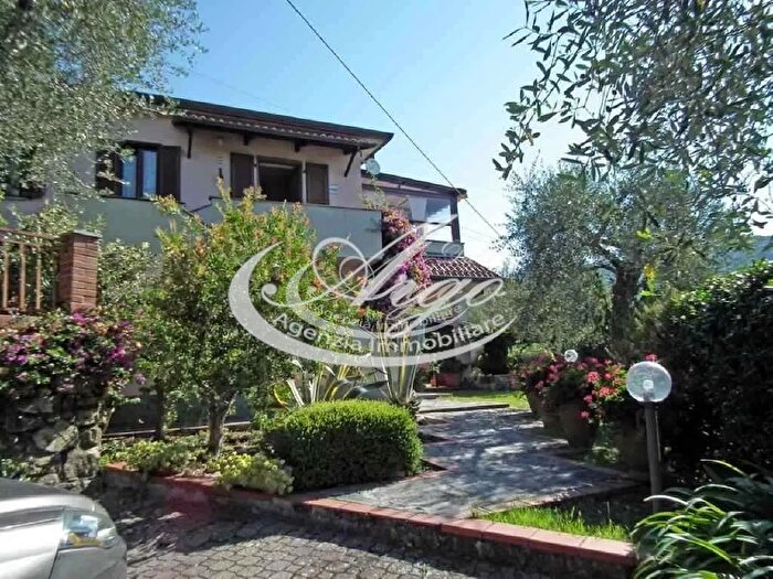 Casa con 8 locali in vendita in Caniparola, Fosdinovo