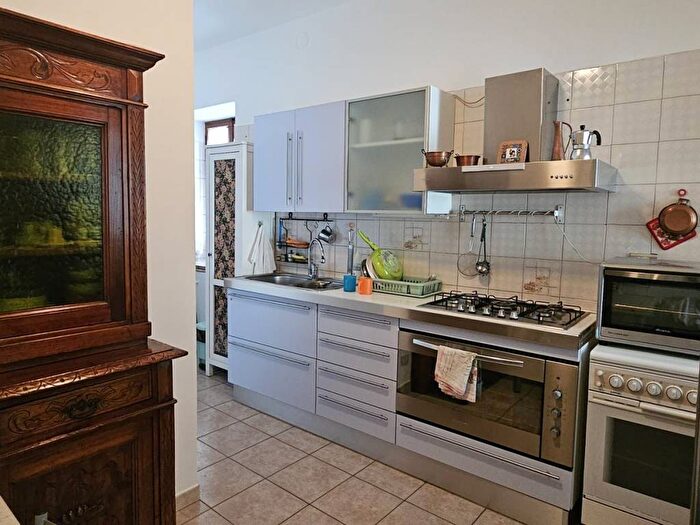 Appartamento quadrilocale in affitto in Via Fratelli Calandra, Via della Rocca, Torino