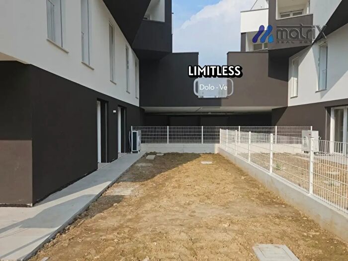 Appartamento con 9 locali in vendita in Via Argine Sinistro, Dolo