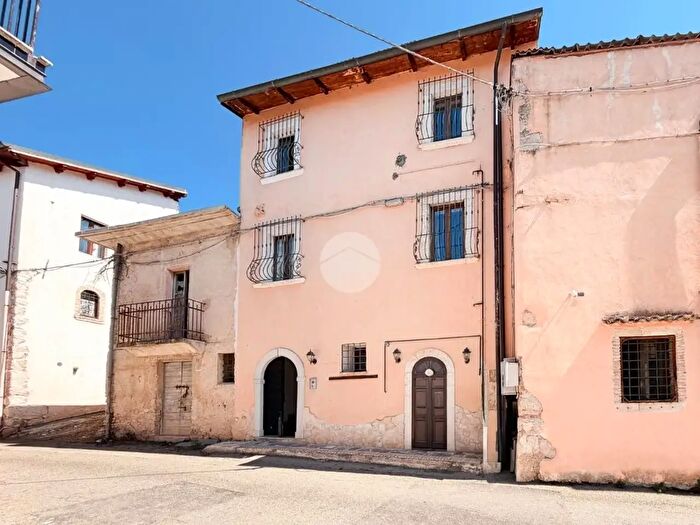 Casa quadrilocale in vendita in Via da Monte, Avezzano