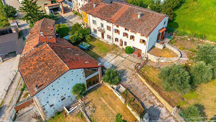 Casa con 15 locali in vendita in Via dal Cero, Montecchia Di Crosara
