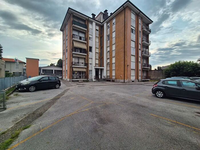 Appartamento trilocale in vendita in Via alla Madonna, Cantu'