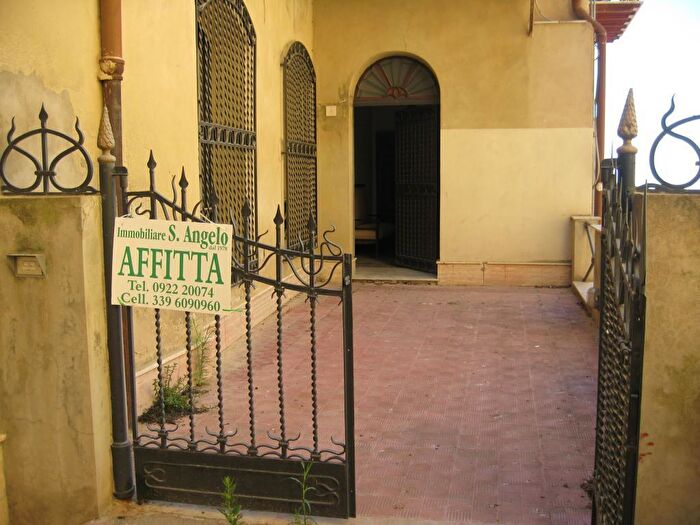 Appartamento trilocale in affitto in Via Giambertoni, Agrigento