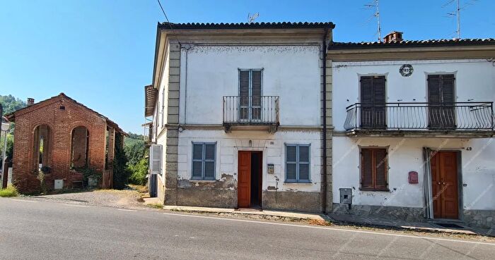 Casa con 10 locali in vendita in Via Tassarole, Montu Beccaria