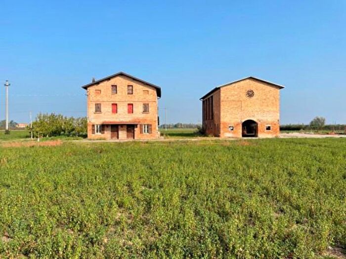 Casa con 6 locali in vendita in Vignola