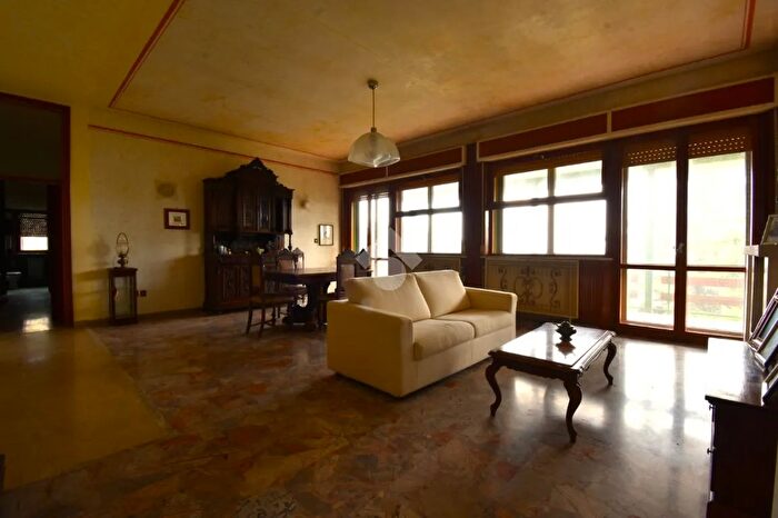 Casa con 9 locali in vendita in Via Scuole, Coriano