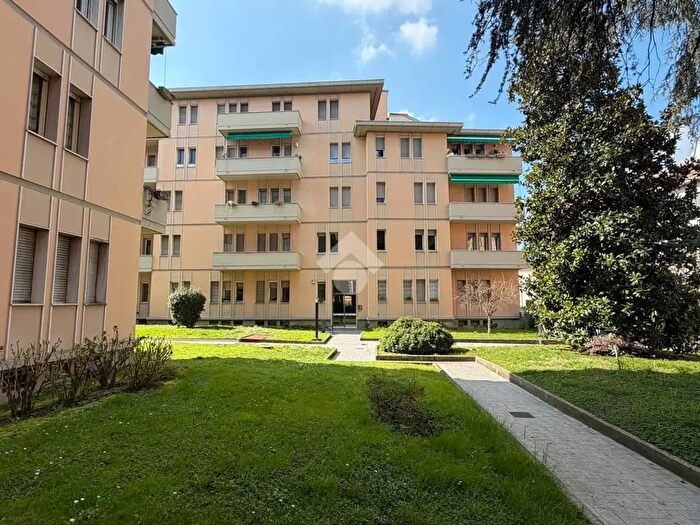 Appartamento trilocale in vendita in Viale Gorizia, Parma