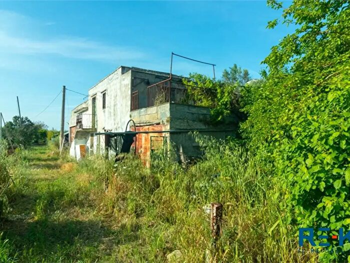 Casa con 10 locali in vendita in Casarano