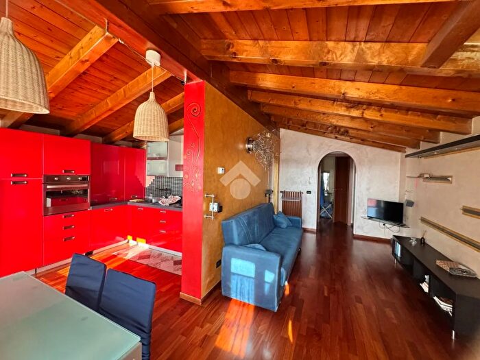 Appartamento trilocale in vendita in Via Ponte Fabbro, Cologne