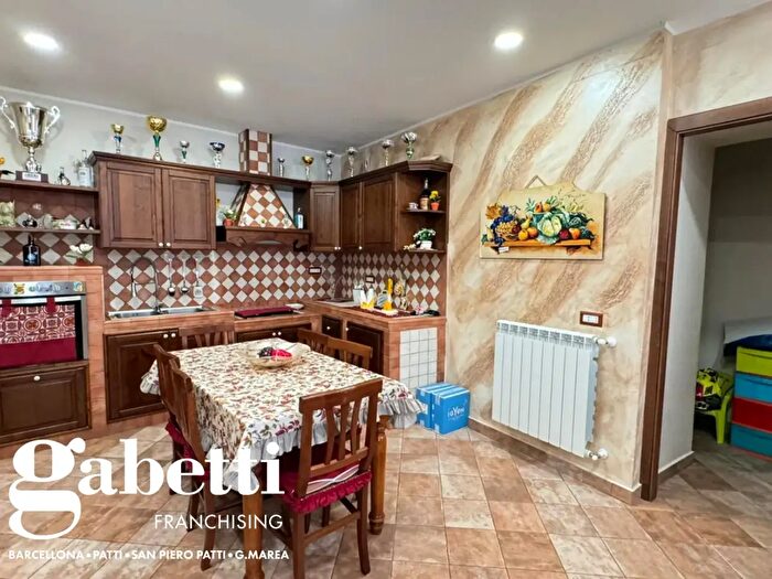 Casa con 5 locali in vendita in Via Mannino, San Piero Patti