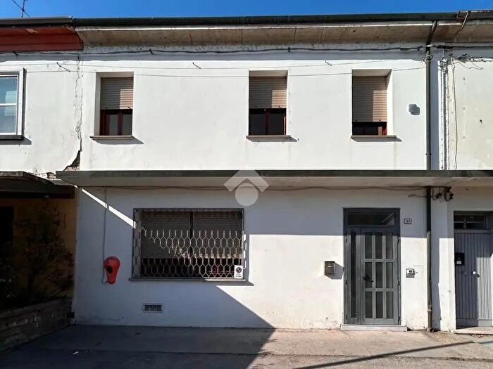 Appartamento con 7 locali in vendita in Via Giovanni Amendola, Argenta