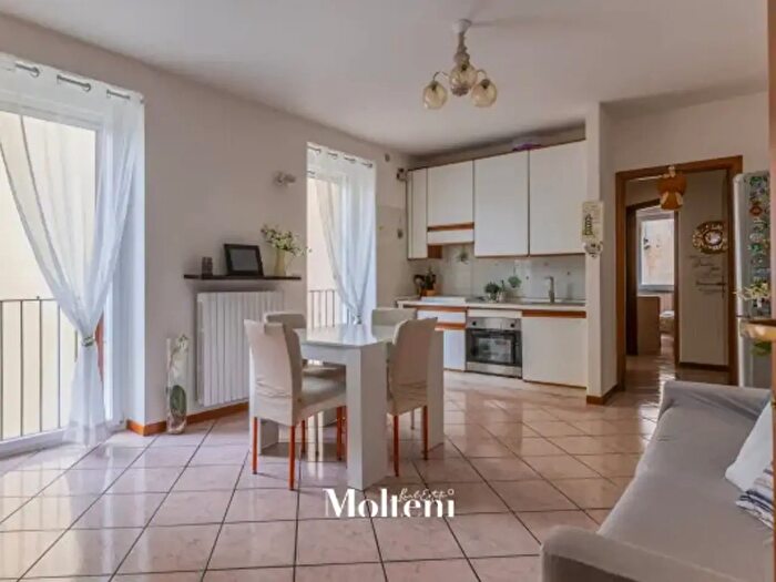 Appartamento trilocale in vendita in Via Armando Diaz, Dervio
