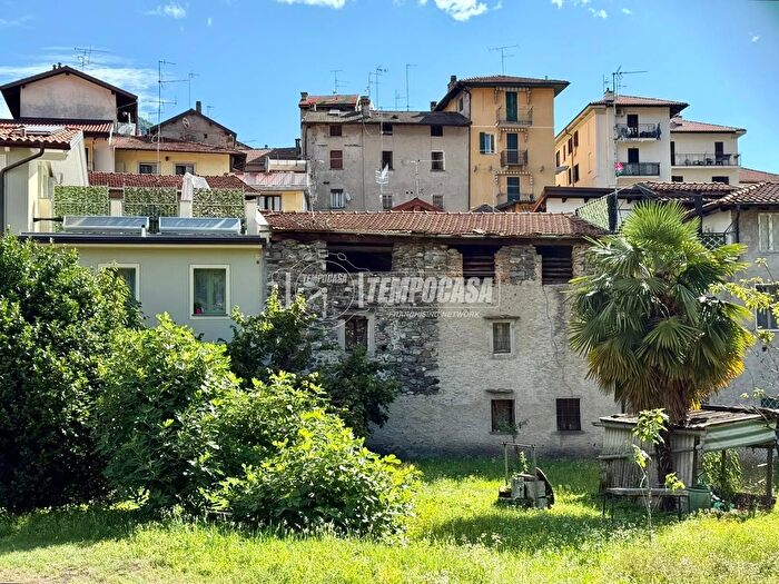 Casa con 6 locali in vendita in Via Verbanella, Verbania