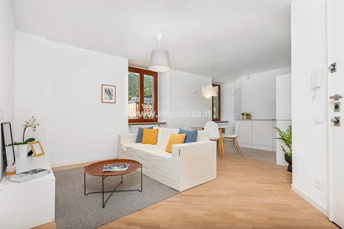 Appartamento quadrilocale in vendita in Viale Papa Giovanni XXIII San Pellegrino Terme Bg, San Pellegrino Terme