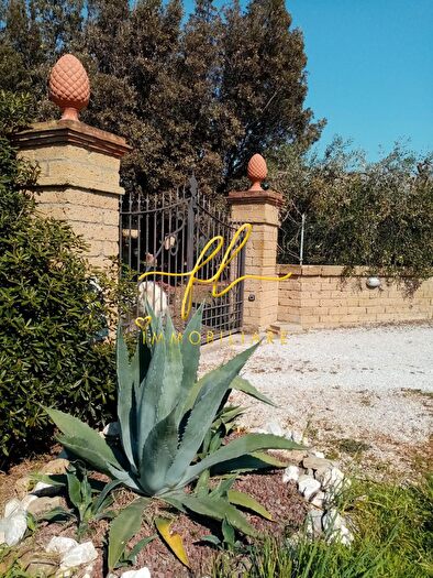 Casa con 8 locali in vendita in Piombino