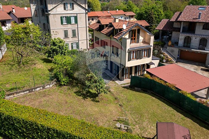 Casa con 5 locali in vendita in Via Binda, Besozzo