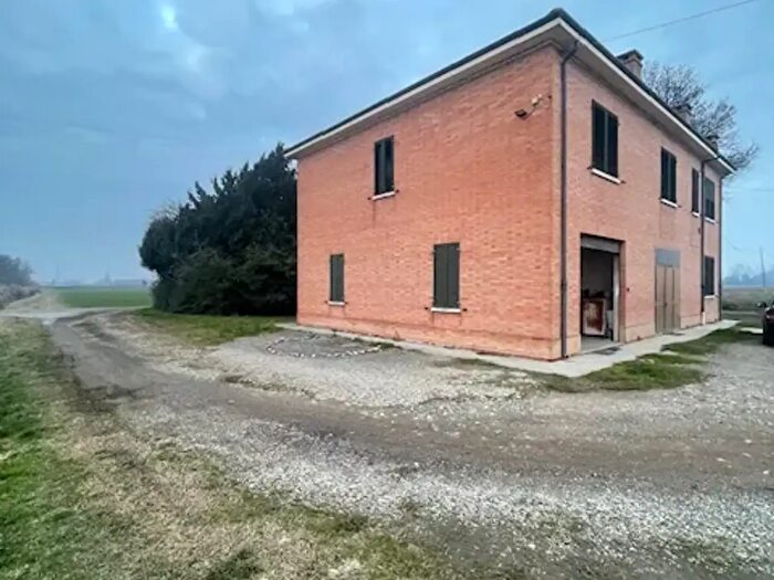 Casa con 10 locali in vendita in Via Poggio Renatico, Ferrara