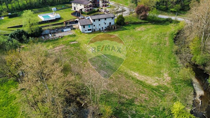 Casa con 8 locali in vendita in Via Nazario Sauro, Costa Masnaga