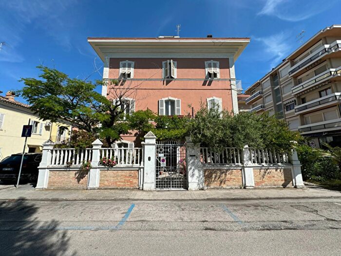 Casa con 15 locali in vendita in Via Nazario Sauro Snc, Porto San Giorgio