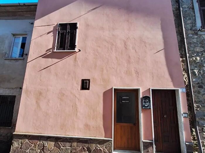 Casa con 7 locali in vendita in Tresana